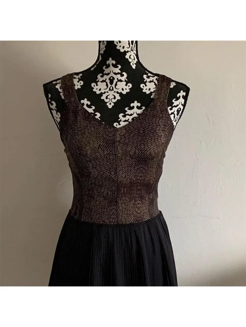 Geometric Mosaic Print Open Back Pleated Mini Dress Brown Black Sleeveless - Picture 1 of 12